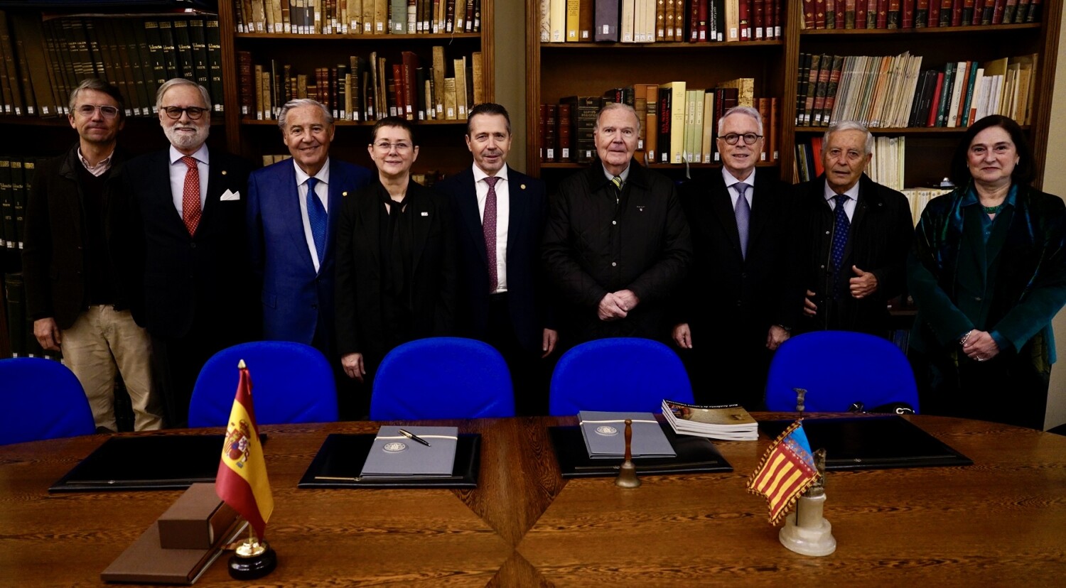 Signatura del conveni de col·laboració entre la RACV i la UPV. 