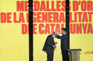 El president de la Generalitat de Catalunya, Pere Aragonès, imposa la Medalla d'Or a Eliseu Climent