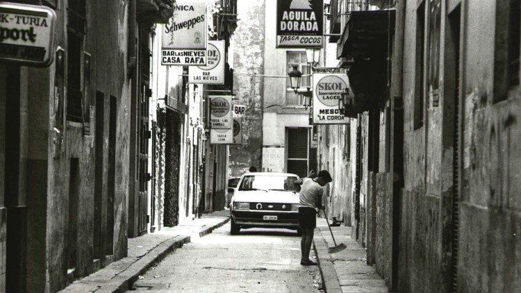 Una imatge dels anys 80 del carrer de la Mare de Déu de les Neus, al barri de la Xerea, un dels escenaris del centre de València que apareixen a 'Noruega'.. Carles Francesc