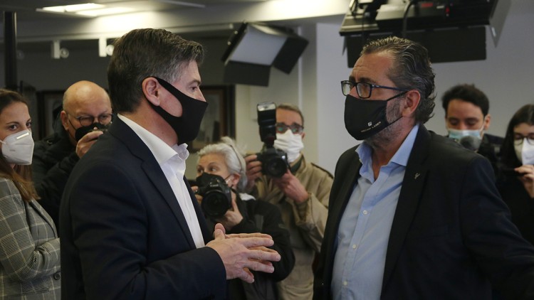 Pla obert dels dos candidats a la presidència de Pimec, Antoni Cañete (esquerra) i Pere Barrios (dreta), durant la celebració de les eleccions a la patronal. Agència Catalana de Notícies
