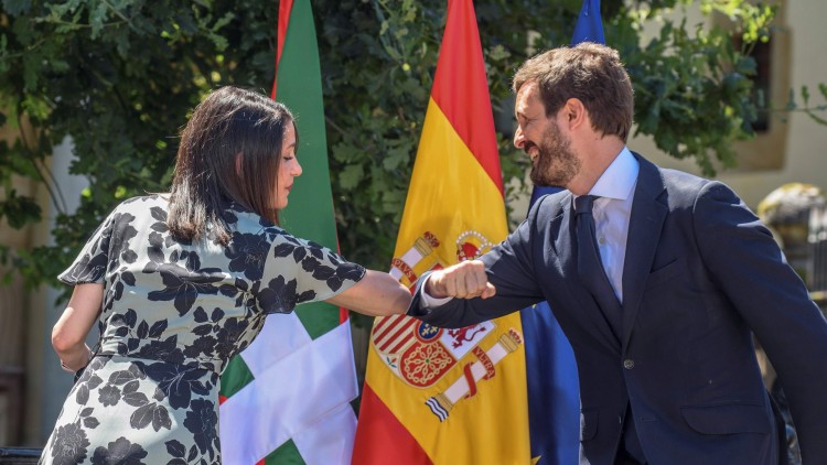 Inés Arrimadas i Pablo Casado, presidents respectius de Ciutadans i PP, en un acte electoral al País Basc en la principal coalició electoral que han format fins ara.. Europa Press