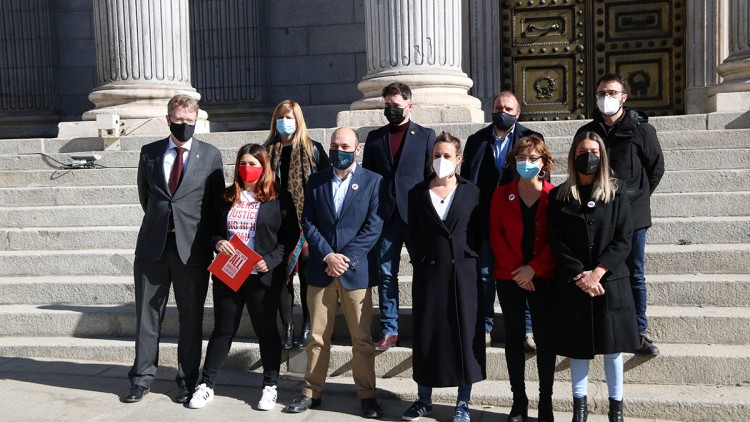 Pla general de representants d'ERC, JxCat, PDeCAT, la CUP, Òmnium Cultural i Amnistia i Llibertat davant del Congrés en la presentació de la llei d'amnistia. Agència Catalana de Notícies