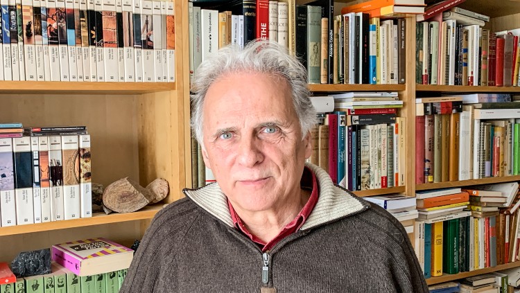 Miquel Desclot, al seu estudi. Esteve Plantada