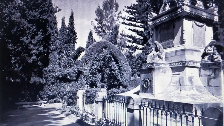 Detall del panteó de Quijano (1944).. Foto: col·lecció Fco. Sánchez. Fons: Arxiu  Municipal. Col·leccions fotogràfiques de l’Ajuntament d’Alacant.
