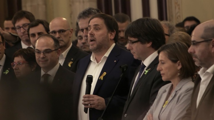 Frame de la pel·lícula 'El xoc' amb Oriol Junqueras, Jordi Rull i Carles Puigdemont. Imatge del 2017. Agència Catalana de Notícies