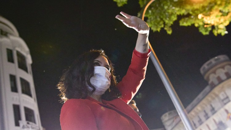 Isabel Díaz Ayuso celebra la victòria en els comicis madrilenys