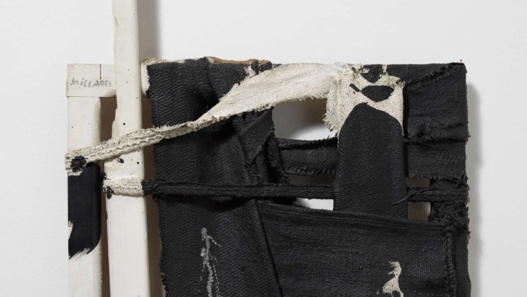 Manolo Millares. Sin título, 1971. Obra realitzada amb tela de sac.. Cortesia Galeria Mayoral