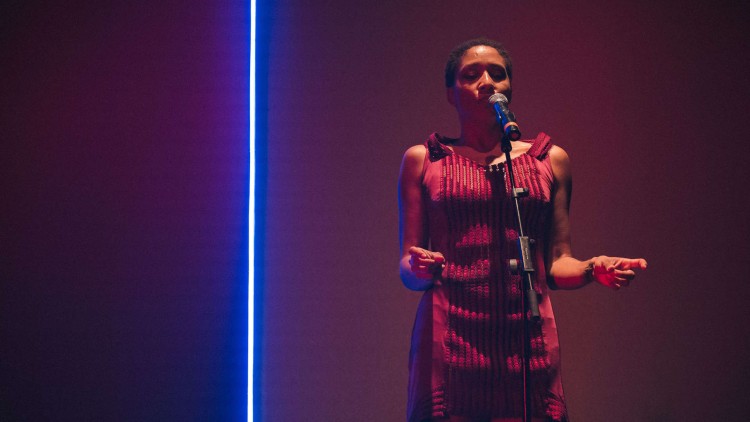 Adeline Flaun fent 'Moi dispositif Vénus'. Foto: Dan Beal