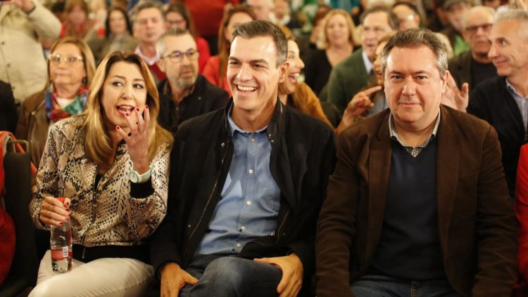 Susana Díaz, Pedro Sánchez i Juan Espadas en un acte del PSOE| Europa Press