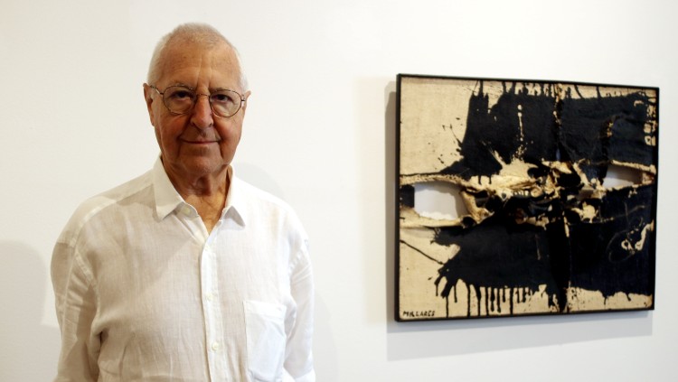 El comissari de l’exposició  ‘Amb la rebel·lia neix la consciència’, Tomàs Llorens, a la galeria Mayoral, el 20 de setembre del 2018.. Agència Catalana de Notícies