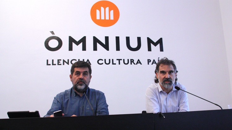 Els presidents d'Òmnium Cultural i ANC, Jordi Cuixart i Jordi Sánchez, en roda de premsa a la seu d'Òmnium (09/09/2016). Agència Catalana de Notícies