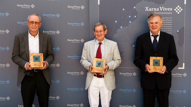 Ramon Lapiedra, Joan Prat i Carles Solà. Xarxa Vives d\'Universitats
