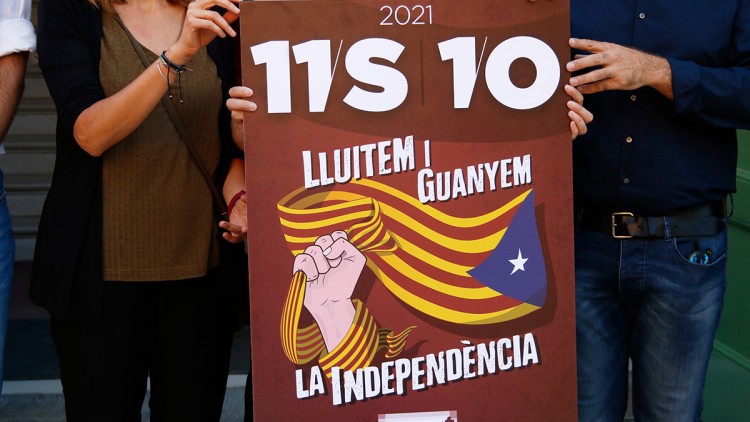 Pla tancat del cartell de l'ANC per les mobilitzacions de la Diada i l'1-O anunciades aquest 8 de juliol de 2021. Agència Catalana de Notícies