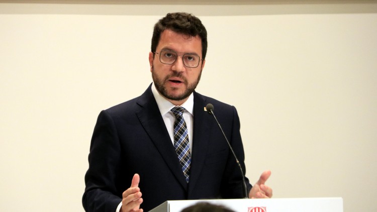 Pla mitjà del president de la Generalitat, Pere Aragonès, en roda de premsa a la Sala Torres Garcia de Palau. 9 de setembre del 2021. Agència Catalana de Notícies