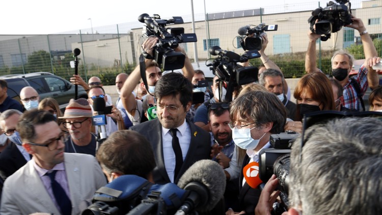 El president a l'exili, Carles Puigdemont, al sortir de la presó de Sàsser. Agència Catalana de Notícies