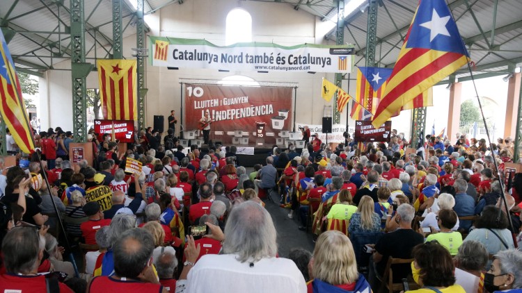 Pla general de l'homenatge als voluntaris de la Catalunya del Nord que van fer possible l'1-O, aquest 1 d'octubre del 2021. Agència Catalana de Notícies
