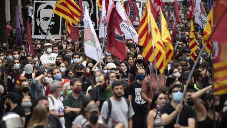 Estampa de la manifestació del moviment antifeixista de base i l'esquerra independentista| Acció Antifeixista València/@AntifaAccio