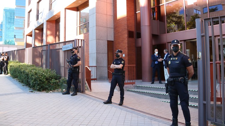 Pla general de l'entrada de la seu del Tribunal de Comptes al carrer Torrelaguna de Madrid. Agència Catalana de Notícies