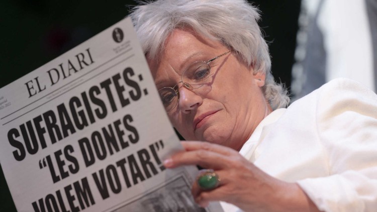 L'actriu Rosa Renom és Caterina Albert, més coneguda com a Víctor Català.. © May Zircus