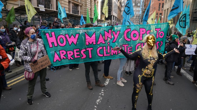 Manifestants ecologistes a Glasgow en el marc de la COP 26. Europa Press