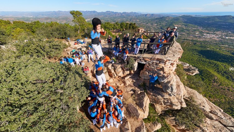 Torreta de la Torrentina al cim del Garbí. Muixeranga La Torrentina