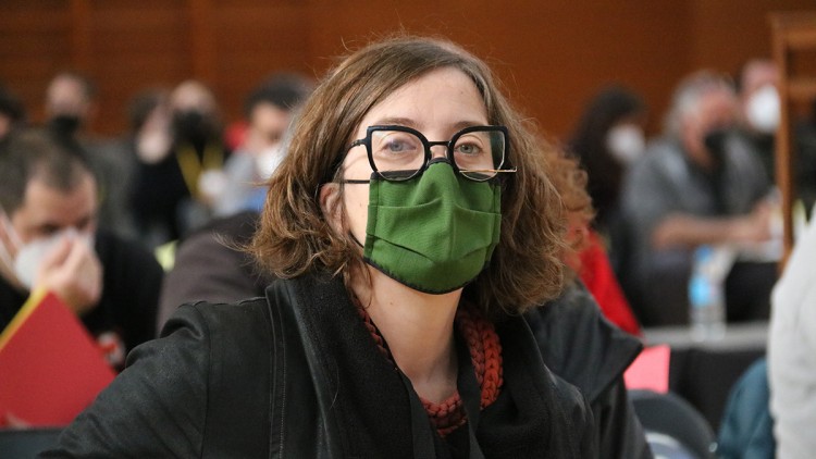 Pla mitjà de la diputada de la CUP, Eulàlia Reguant, a l'Assemblea Nacional de la formació. Agència Catalana de Notícies