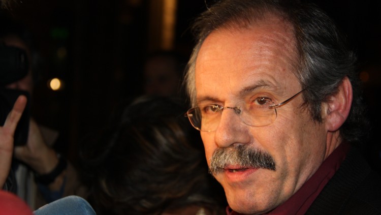 Pla mitjà de l'escriptor i polític, Antoni Dalmau. Imatge d'arxiu del 16 de novembre del 2009. Agència Catalana de Notícies