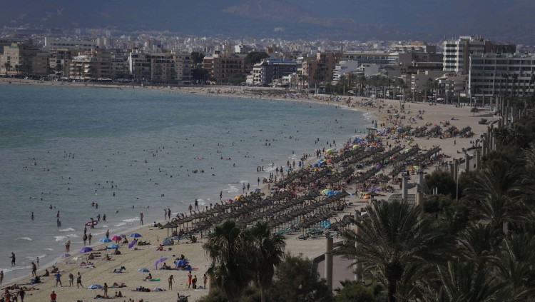 Platja de Palma amb turistes. Europa Press