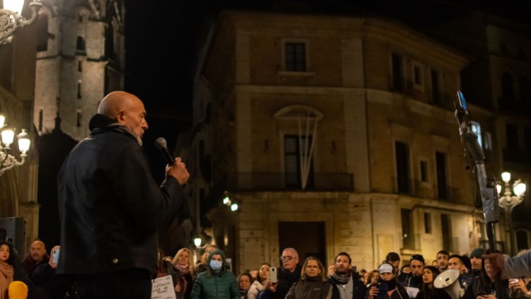El líder de Policias por la Libertad en una manifestació contra les vacunes i el passaport COVID| Unión Activa Valencia