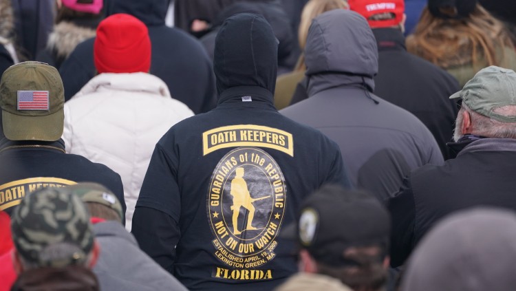 Un simpatitzant dels Oath Keepers durant la manifestació celebrada a Washington en suport de Donald Trump, hores abans de l’assalt al Capitoli.. Europa Press