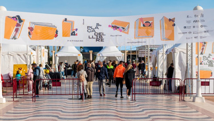 Imatge de la cinquena edició de la Plaça del Llibre a Alacant, l'any 2021. Plaça del Llibre