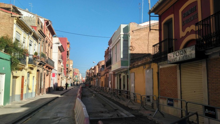 Obres d'ampliació de les voreres del tram del carrer del Progrés ubicat a la 'zona zero' del Cabanyal.