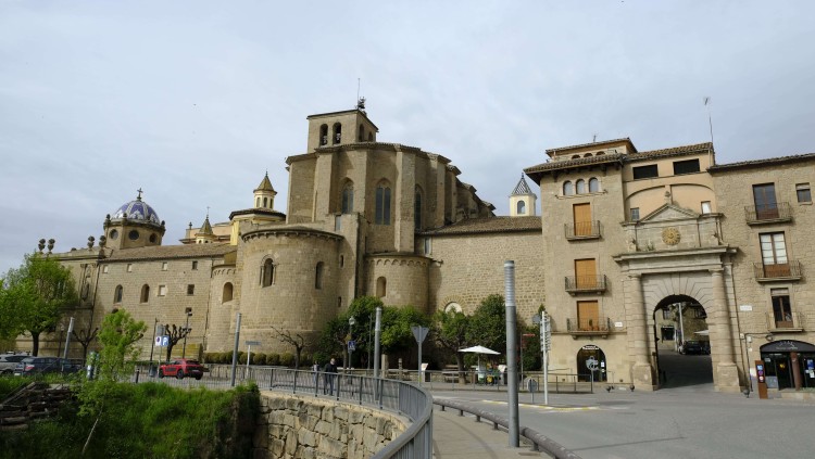 Catedral i portal del Pont a Solsona. Eliseu T. Climent