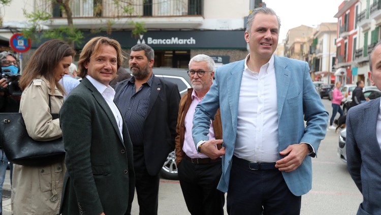 El líder de Vox a les Illes Balears, Jorge Campos, amb Javier Ortega Smith. Europa Press