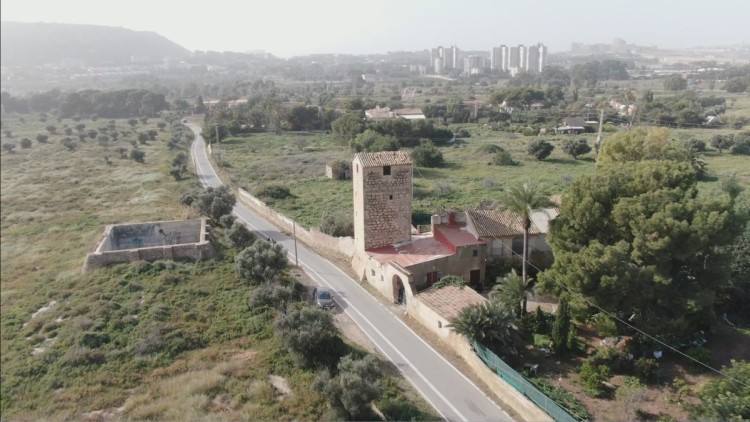 Panoràmica amb una torre de defensa de l'horta d'Alacant| Projecte Terra