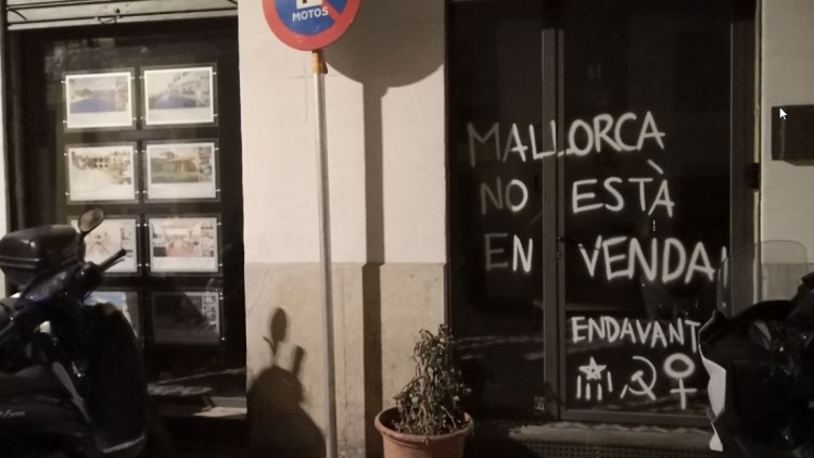 Pintada contra el preu de l'habitatge a Palma. Europa Press
