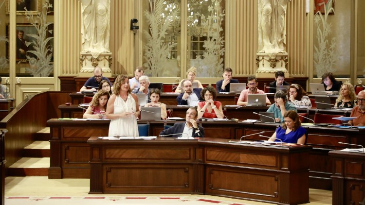 Francina Armengol, presidenta del Govern balear, al Parlament. Europa Press