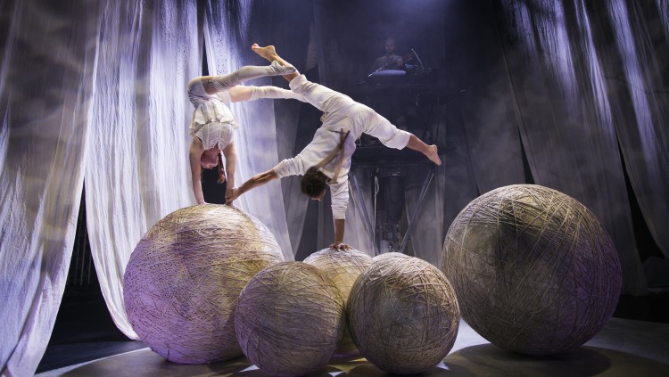 Una imatge de l’espectacle Grensgeval (‘El Cas de la Frontera’) de Guy Cassiers i Elfriede Jelinek, que arriba al Temporada Alta. El modèlic festival gironí està amenaçat per la reclamació amb efectes retroactius de l’IVA de les subvencions per part del m. Mats Backer