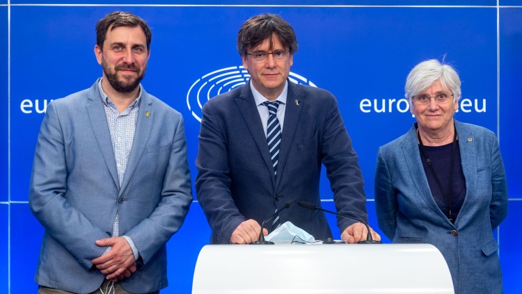 Els eurodiputats Toni Comín, Carles Puigdemont i Clara Ponsatí. Europa Press