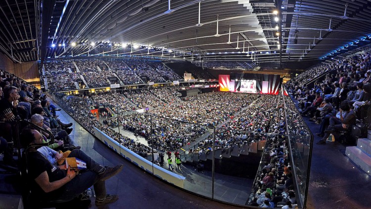 Panoràmica del Navarra Arena diumenge passat, durant la celebració del Campionat Absolut de Bertsolaris, que s’ha celebrat a Pamplona per primera vegada.. Josu Santesteban