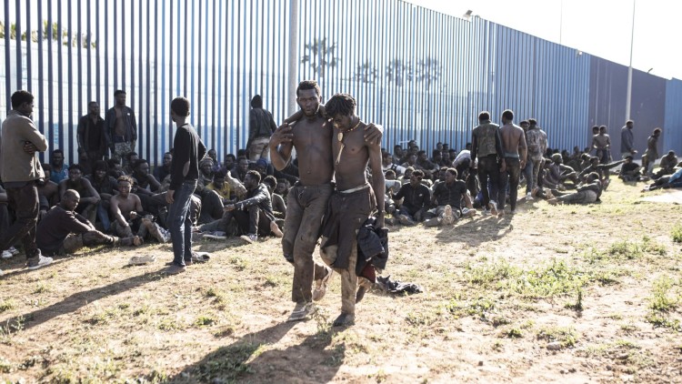 Migrants a la tanca de Mellilla (2022). Europa Press
