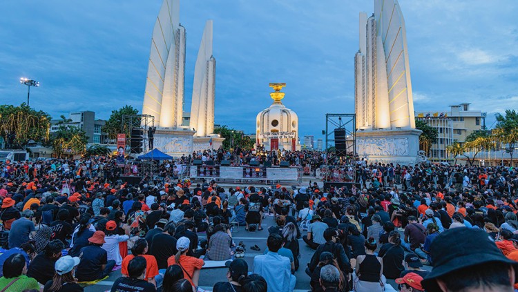 El juliol el monument a la democràcia de Bangkok es va omplir de manifestants en favor del guanyador de les eleccions del maig, el progressista Pita Limjaroenrat. Europa Press