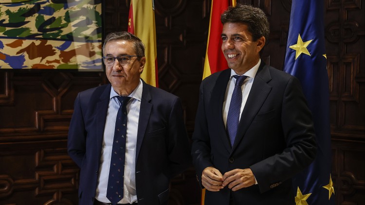 El conseller d'Educació, José Antonio Rovira, amb el president valencià Carlos Mazón. Europa Press