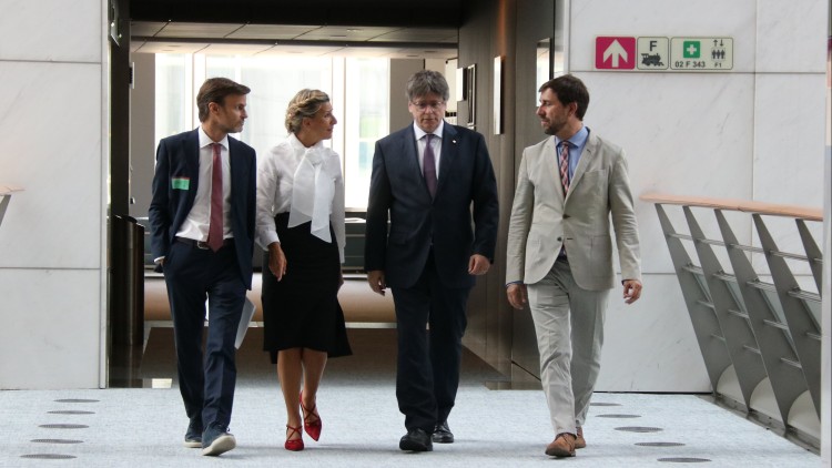 Jaume Asens, Yolanda Díaz, Carles Puigdemont i Toni Comín. Agència Catalana de Notícies