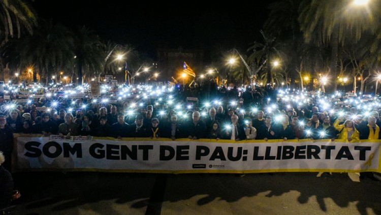 Imatge de la capçalera de la manifestació. Òmnium Cultural