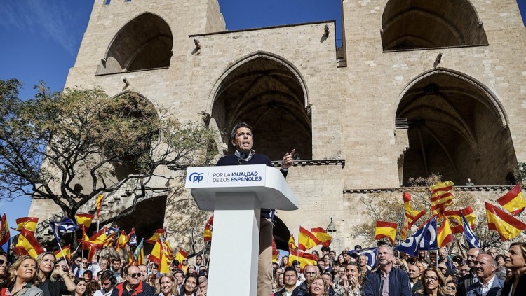 Carlos Mazón durant l'acte convocat diumenge passat davant les torres de Serrans.. EUROPA PRESS