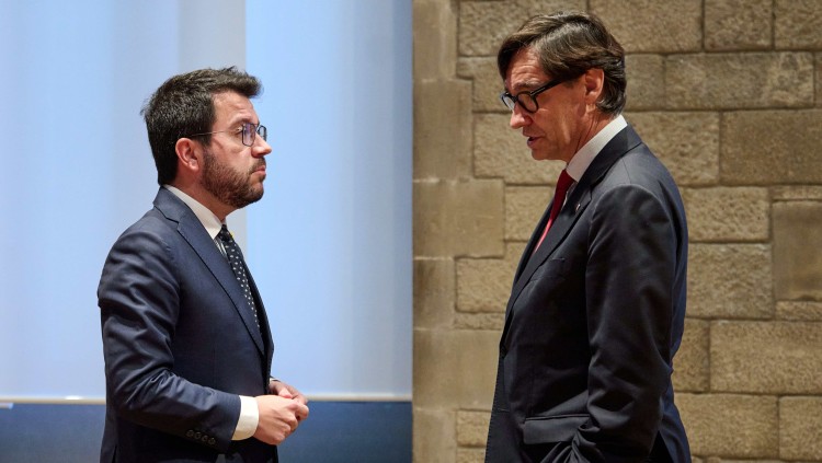 El president català Pere Aragonès i el líder del PSC Salvador Illa. Europa Press