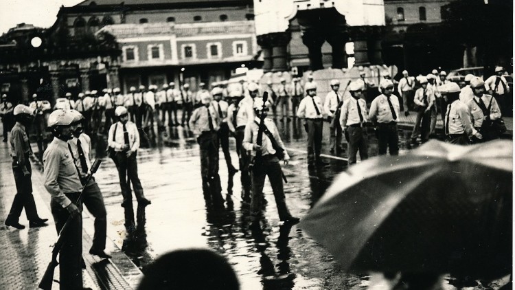 La Policia espanyola pren posició contra manifestants demòcrates a Donosti el 1977