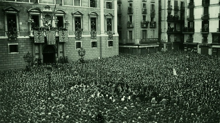 Proclamació de la República, plaça de Sant Jaume, 1931.