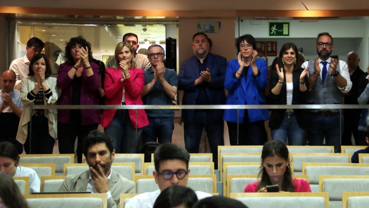 Dirigents d'Esquerra Republicana assisteixen a la compareixença en què Pere Aragonès va anunciar que no recolliria l'acta de diputat. Agència Catalana de Notícies